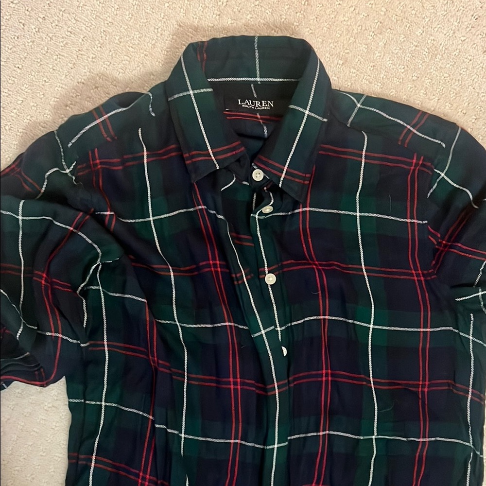 Casual Button Down Shirt in Green and Red Plaid